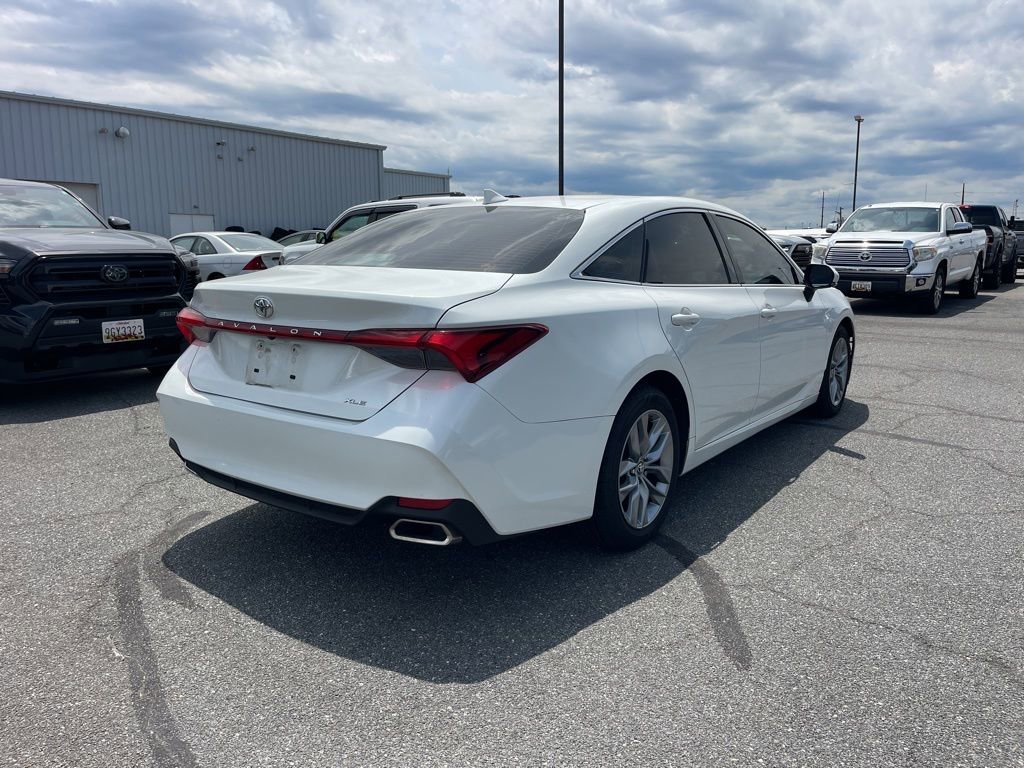 Used 2019 Toyota Avalon XLE w/ Moonroof Package FWD image 5