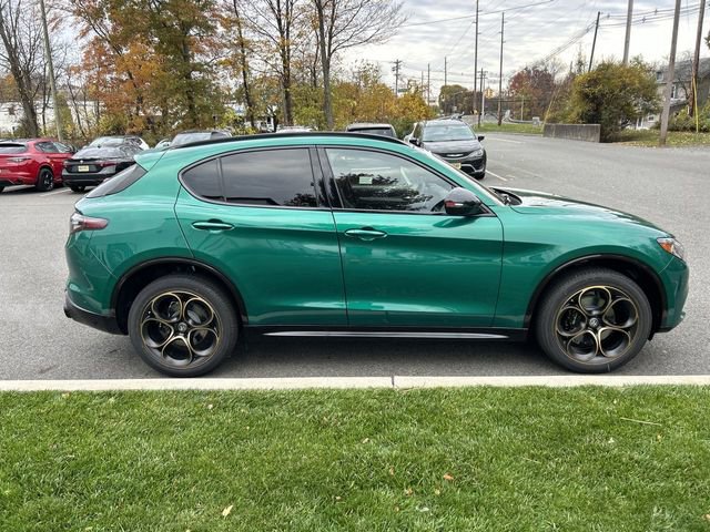 New 2025 Alfa Romeo Stelvio Sprint image 9