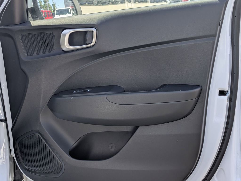 Used 2025 Hyundai Venue SEL FWD image 32