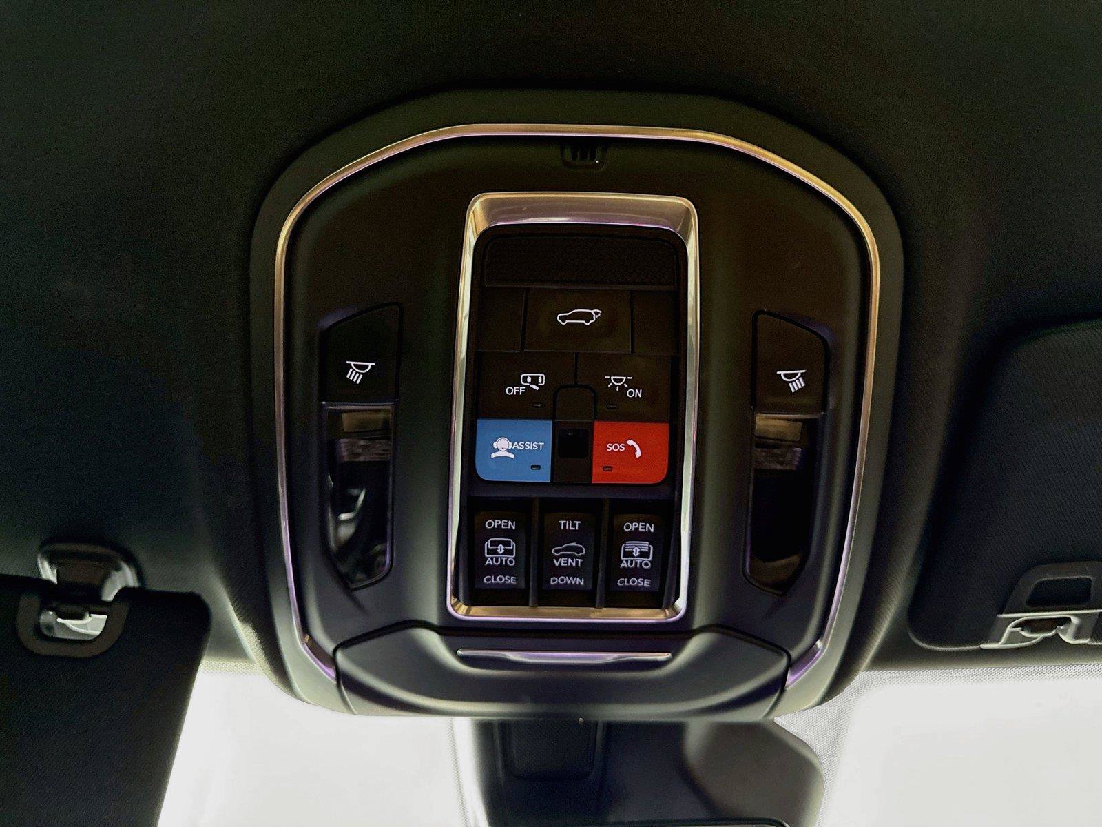 Used 2025 Jeep Grand Cherokee Summit AWD/4WD image 24