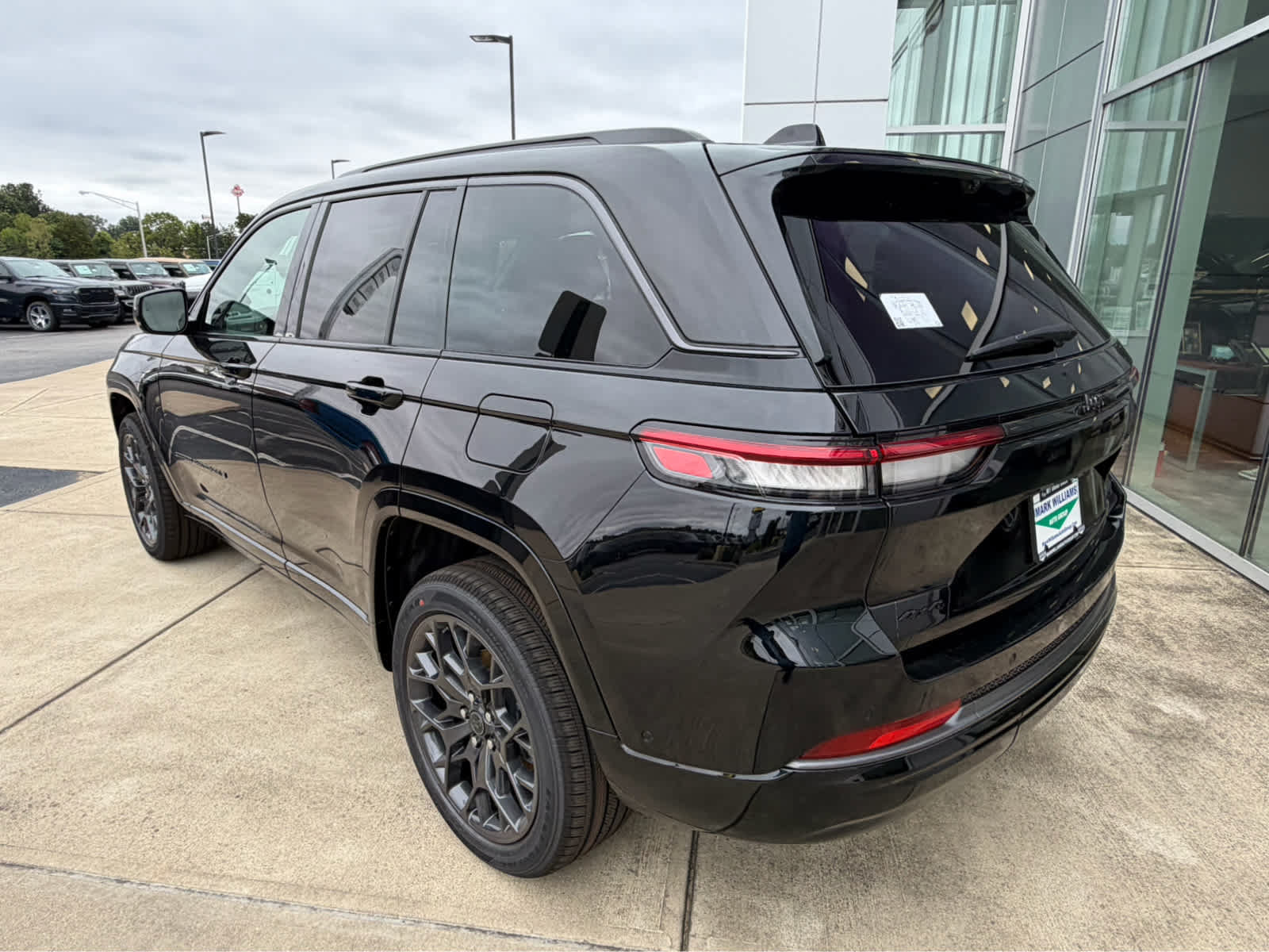 New 2027 Jeep Grand Cherokee Summit AWD/4WD image 4