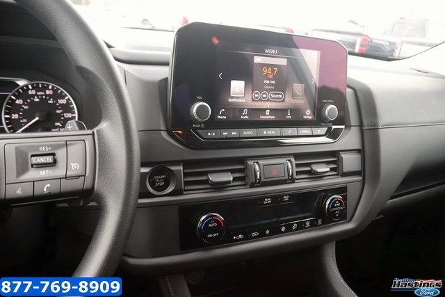 Used 2025 Nissan Pathfinder S image 17