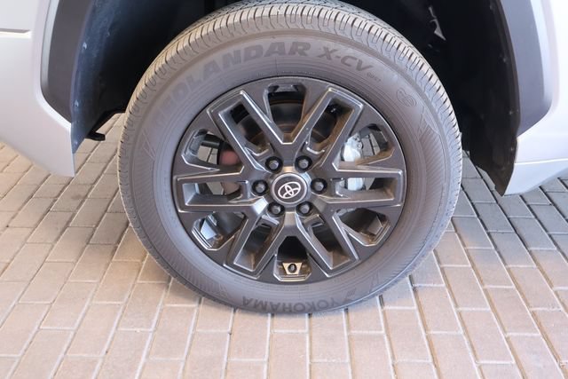Used 2025 Toyota Tundra Limited AWD/4WD image 8