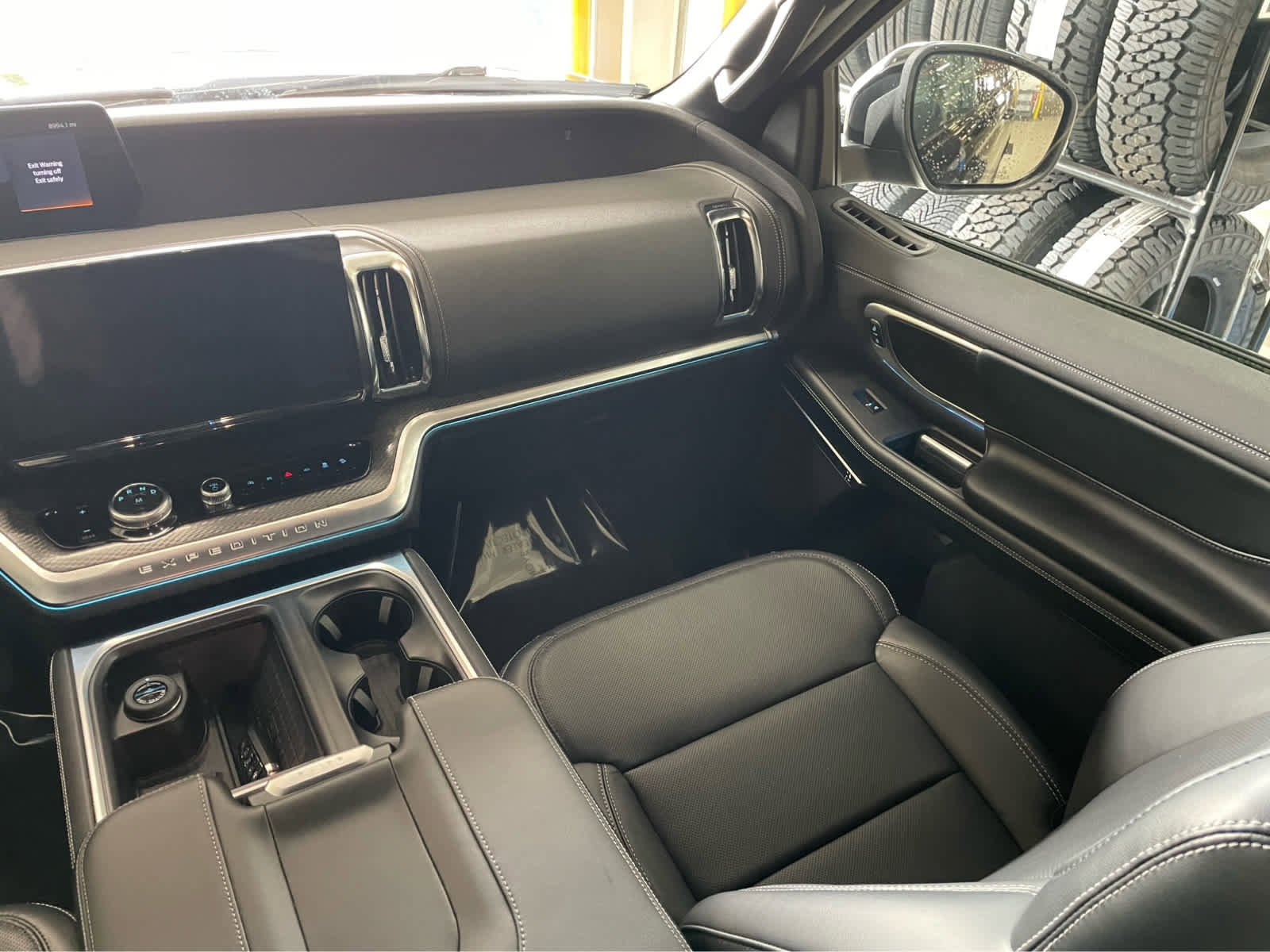 Used 2025 Ford Expedition Platinum w/ Stealth Performance Package AWD/4WD image 17
