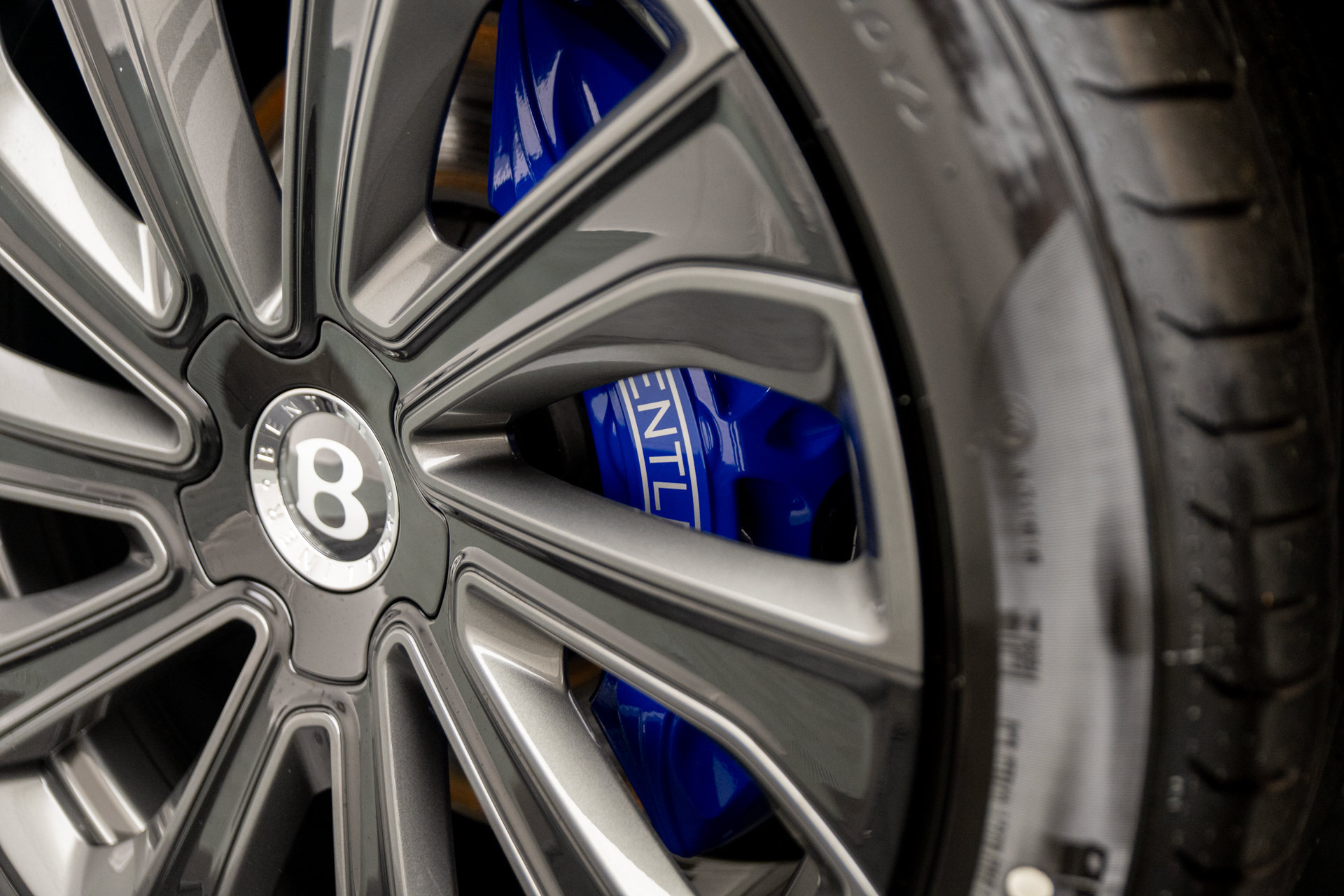 New 2027 Bentley Bentayga AWD/4WD image 38