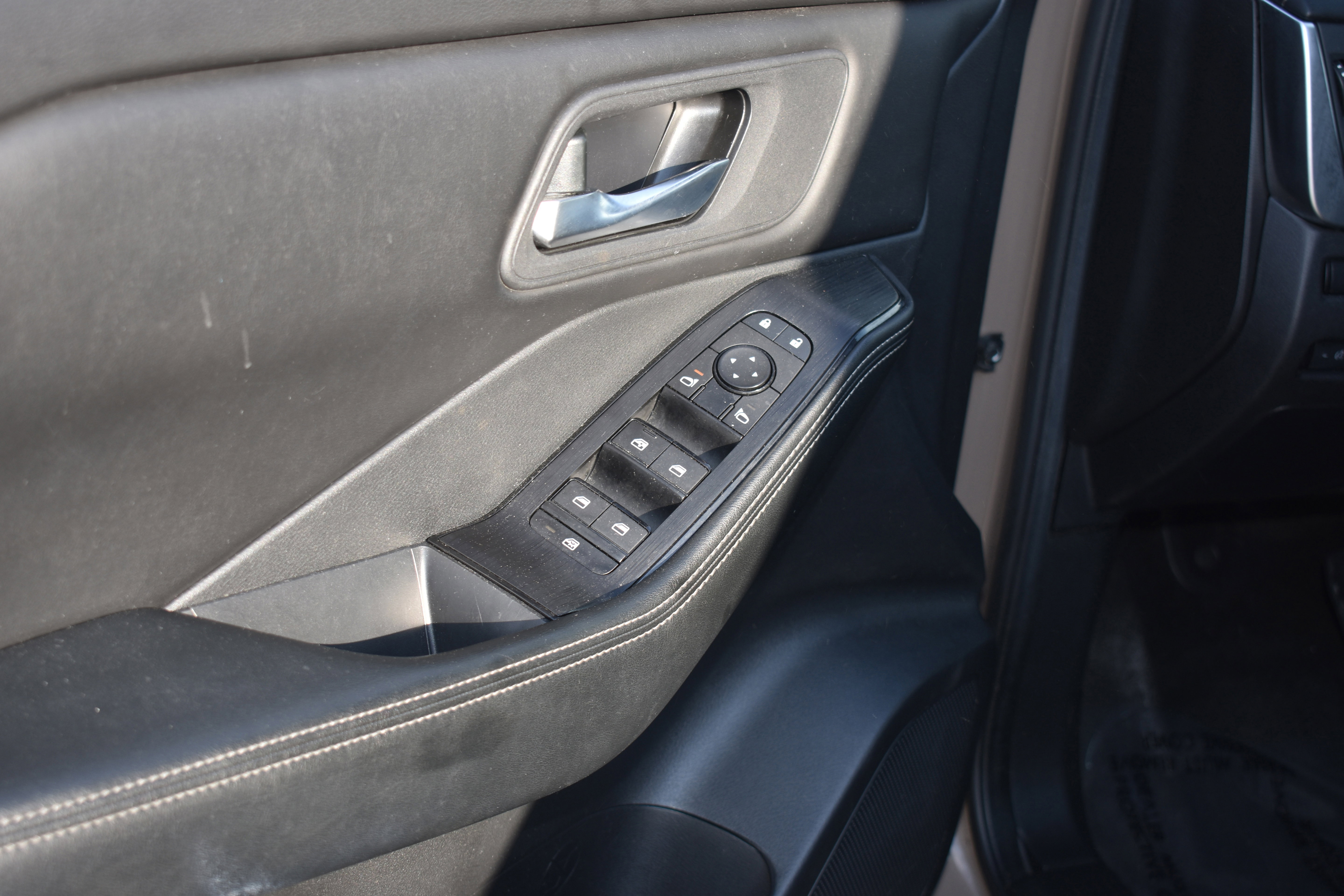 Used 2024 Nissan Rogue SV image 26