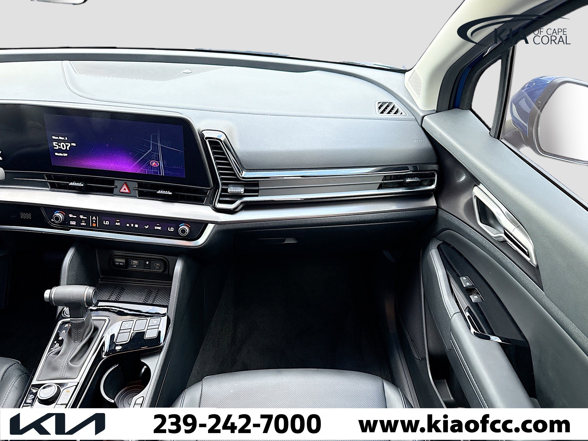 Used 2025 Kia Sportage EX image 17