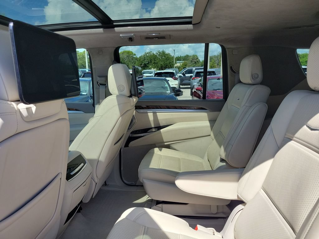 Used 2025 Cadillac Escalade ESV Sport Platinum w/ LPO, Floor Liner Package AWD/4WD image 26