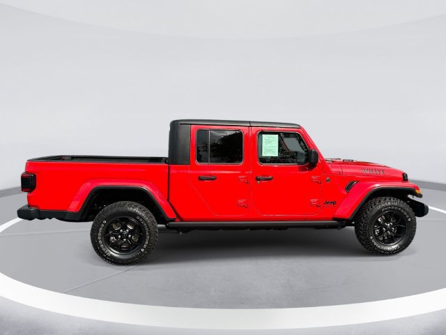 Used 2025 Jeep Gladiator Sport AWD/4WD image 3