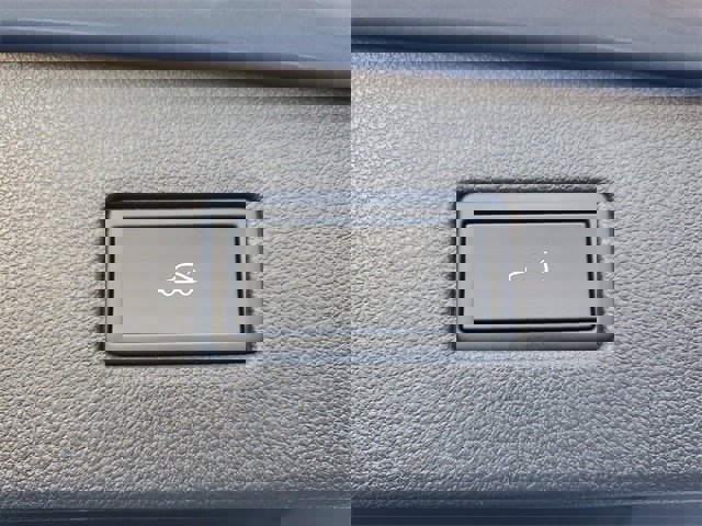 Certified 2022 Volkswagen Tiguan SE R-Line image 8