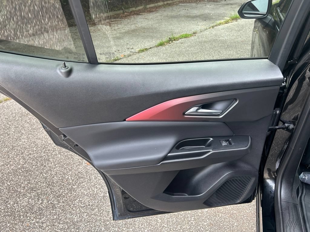Used 2025 Chevrolet Equinox EV RS FWD image 26