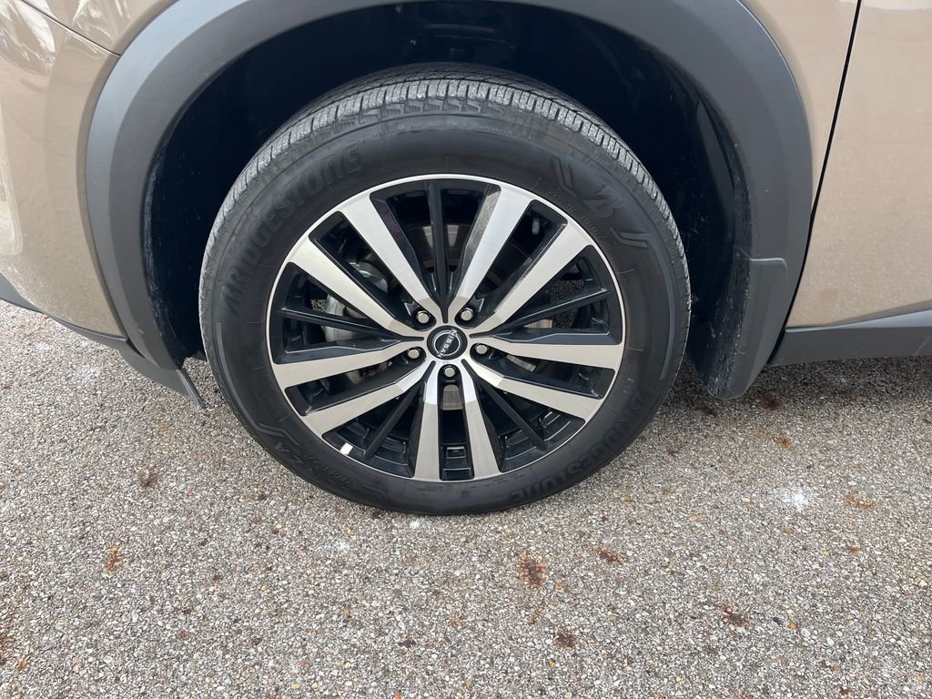 Used 2024 Nissan Pathfinder Platinum image 28