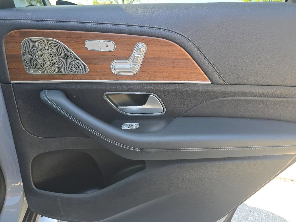 Used 2024 Mercedes-Benz GLS 580 4MATIC image 21