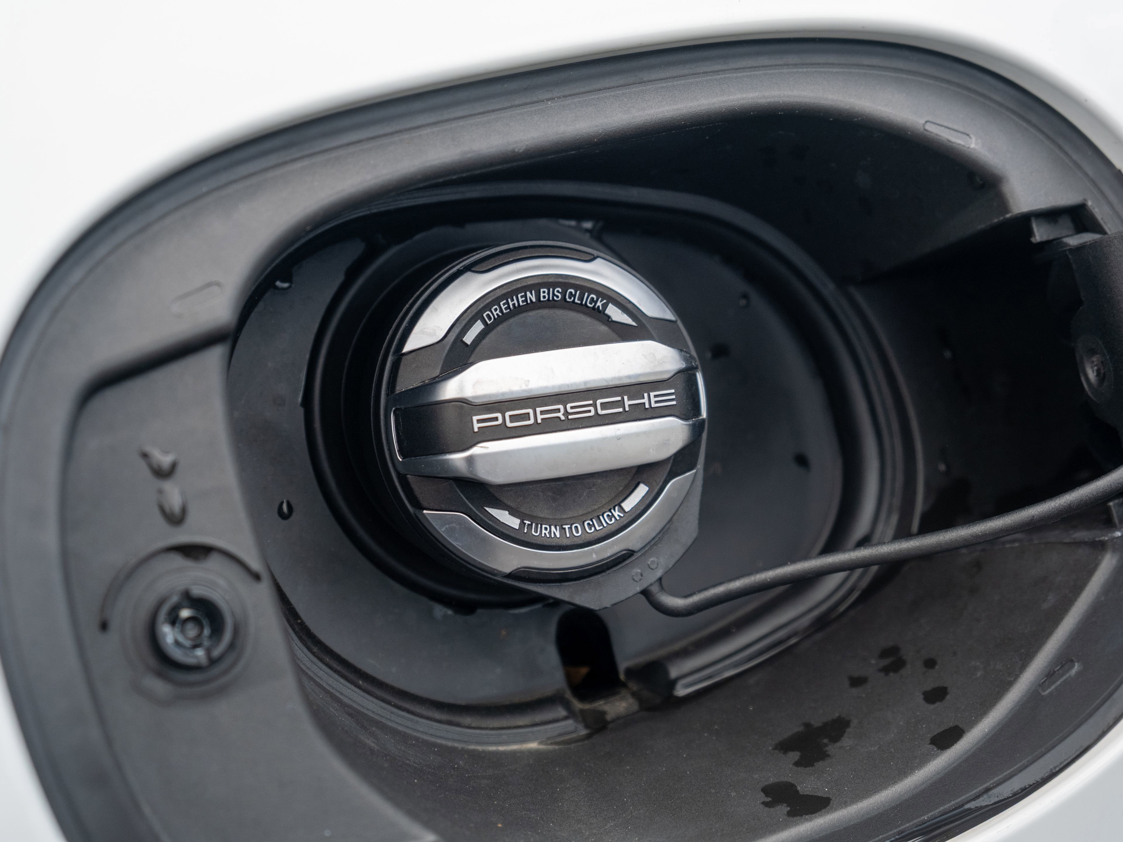 Certified 2025 Porsche Macan image 41