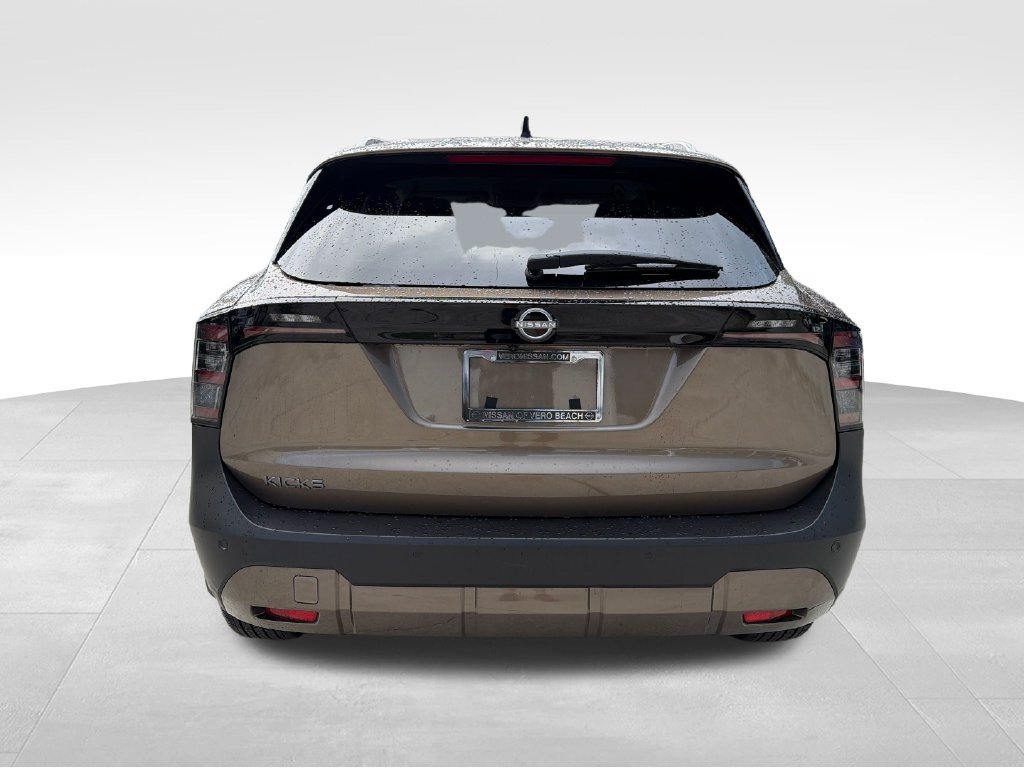 New 2027 Nissan Kicks SR FWD image 7