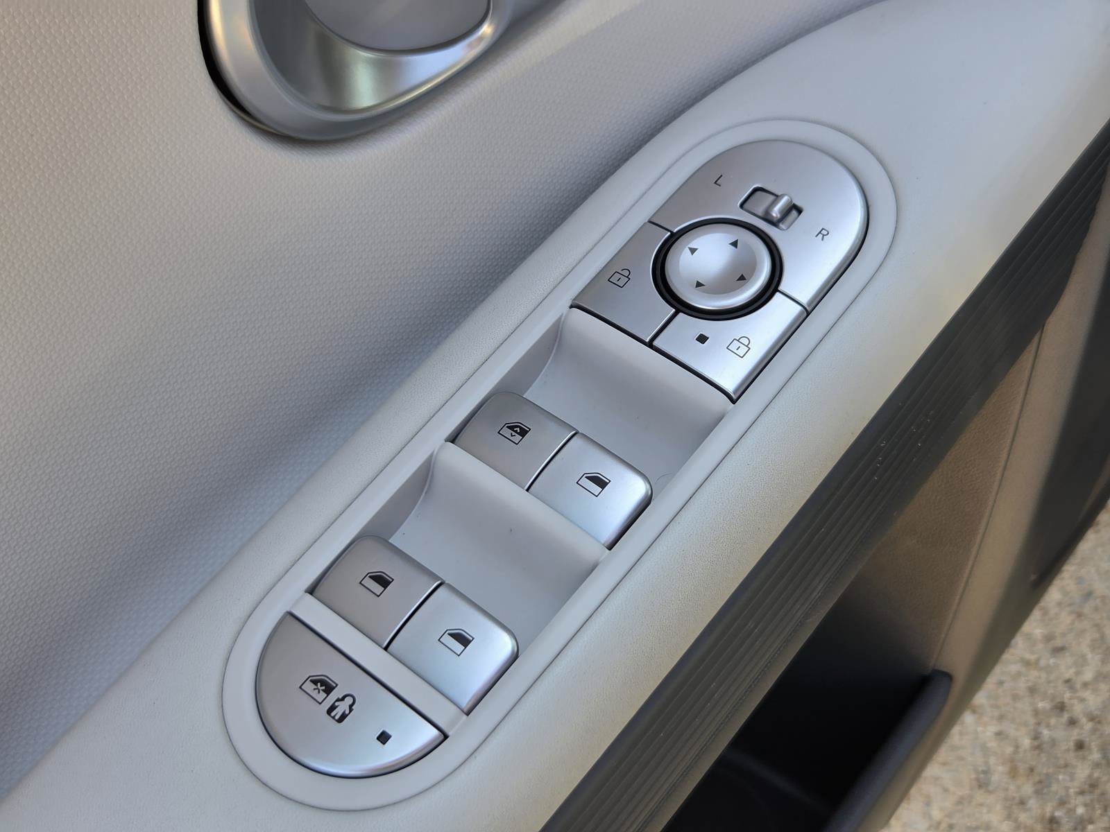 Certified 2024 Hyundai Ioniq 5 SE AWD/4WD image 17