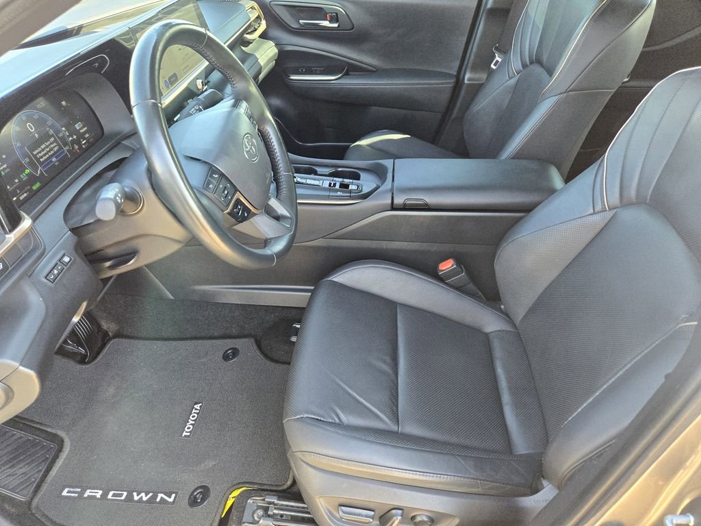 Used 2023 Toyota Crown Limited image 15