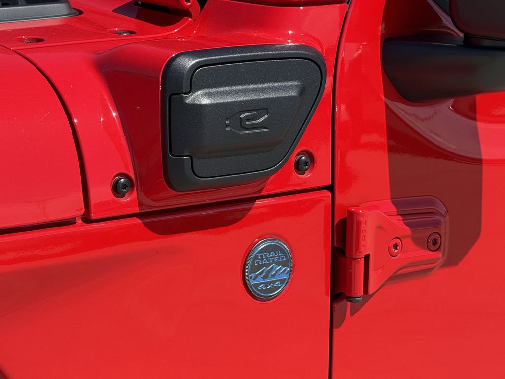 Used 2025 Jeep Wrangler Unlimited Sahara w/ Safety Group image 8