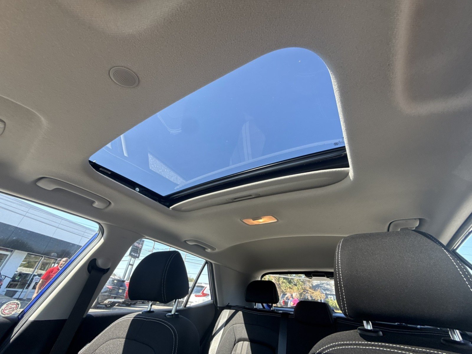 Used 2025 Hyundai Venue SEL FWD image 30