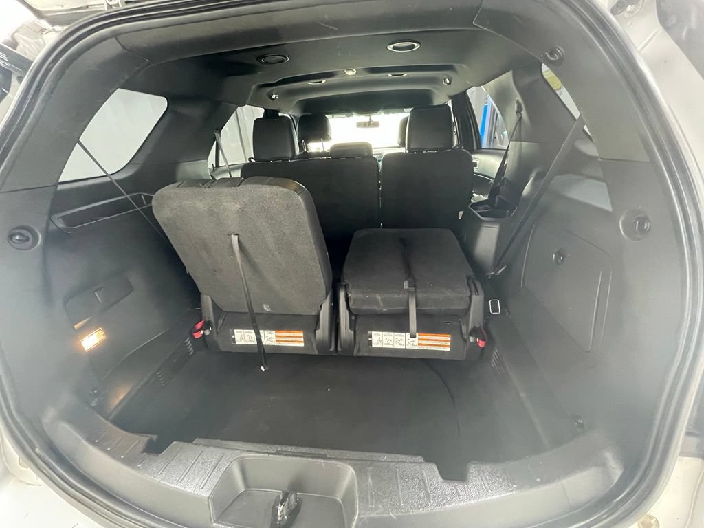 Used 2014 Ford Explorer XLT w/ Equipment Group 202A AWD/4WD image 7
