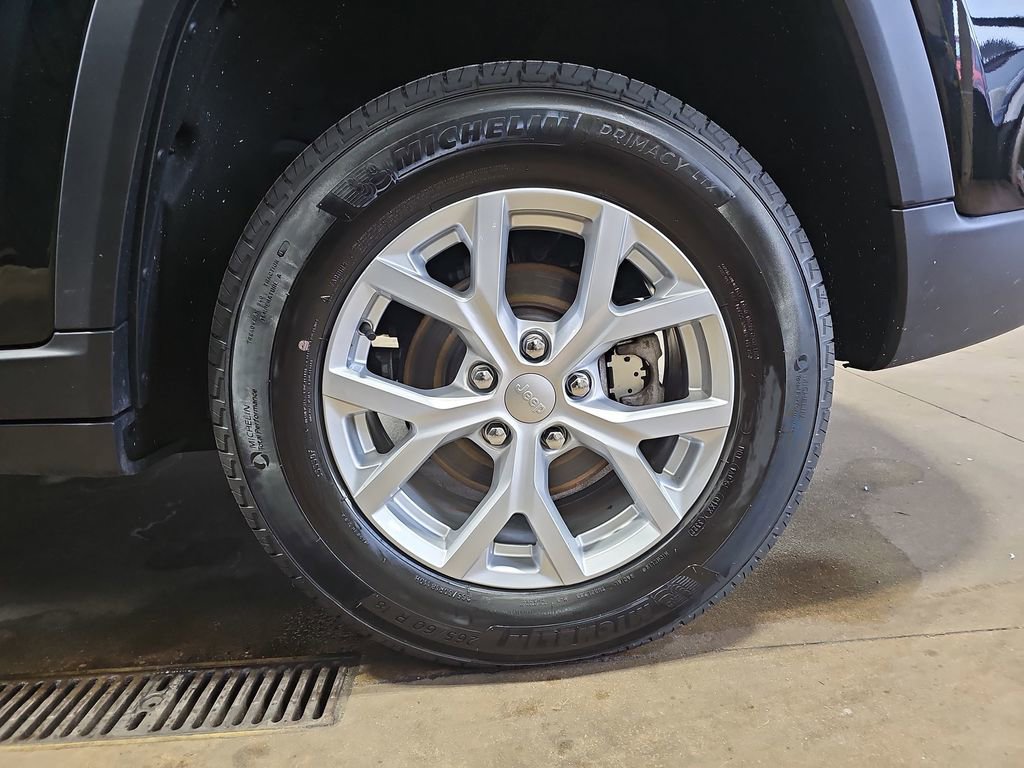 Certified 2023 Jeep Grand Cherokee Limited image 32