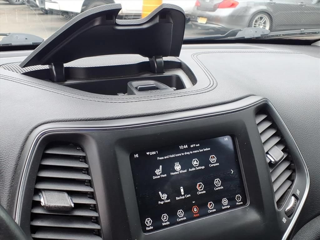 Used 2019 Jeep Cherokee Latitude Plus AWD/4WD image 10