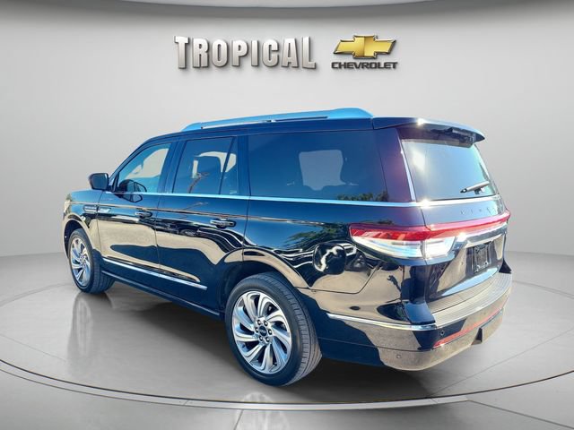 Used 2024 Lincoln Navigator Premiere AWD/4WD image 3