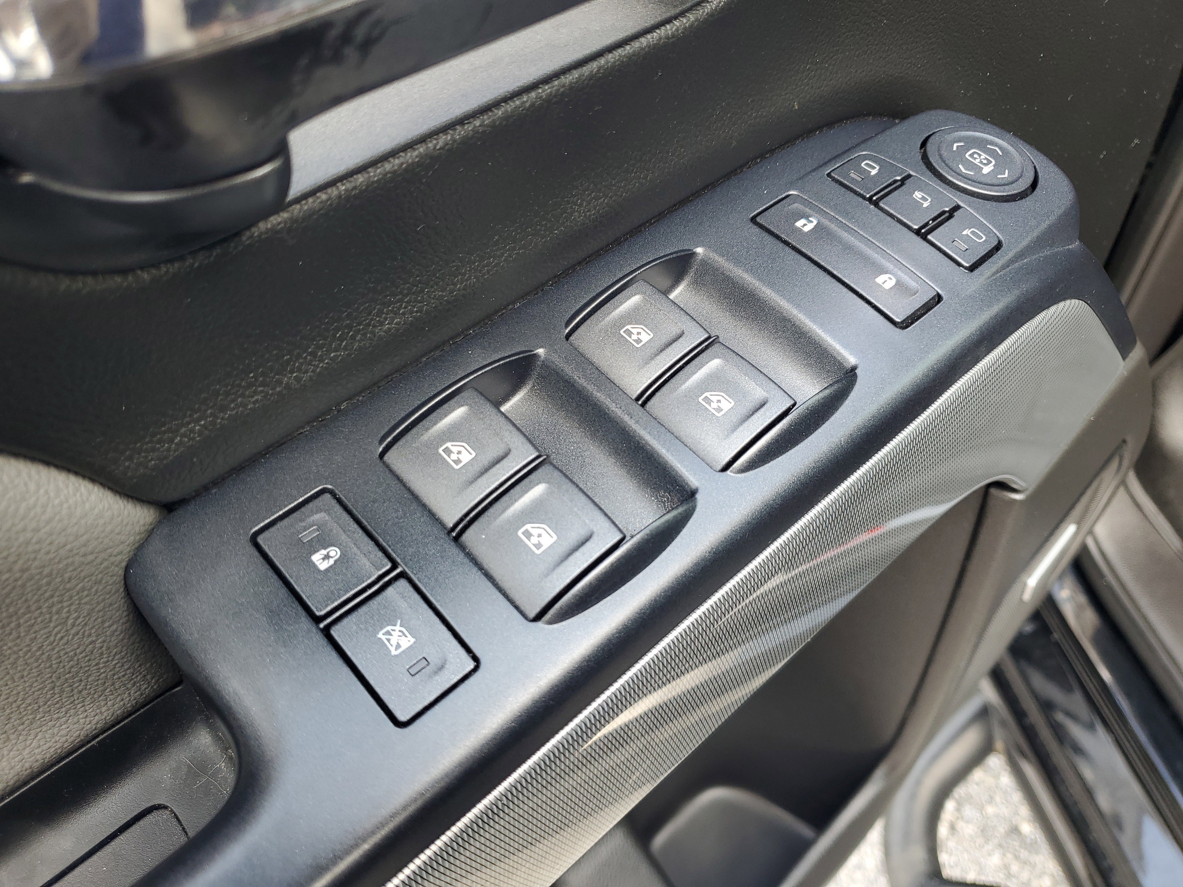 Used 2018 Chevrolet Silverado 1500 LTZ Z71 w/ LTZ Plus Package AWD/4WD image 10