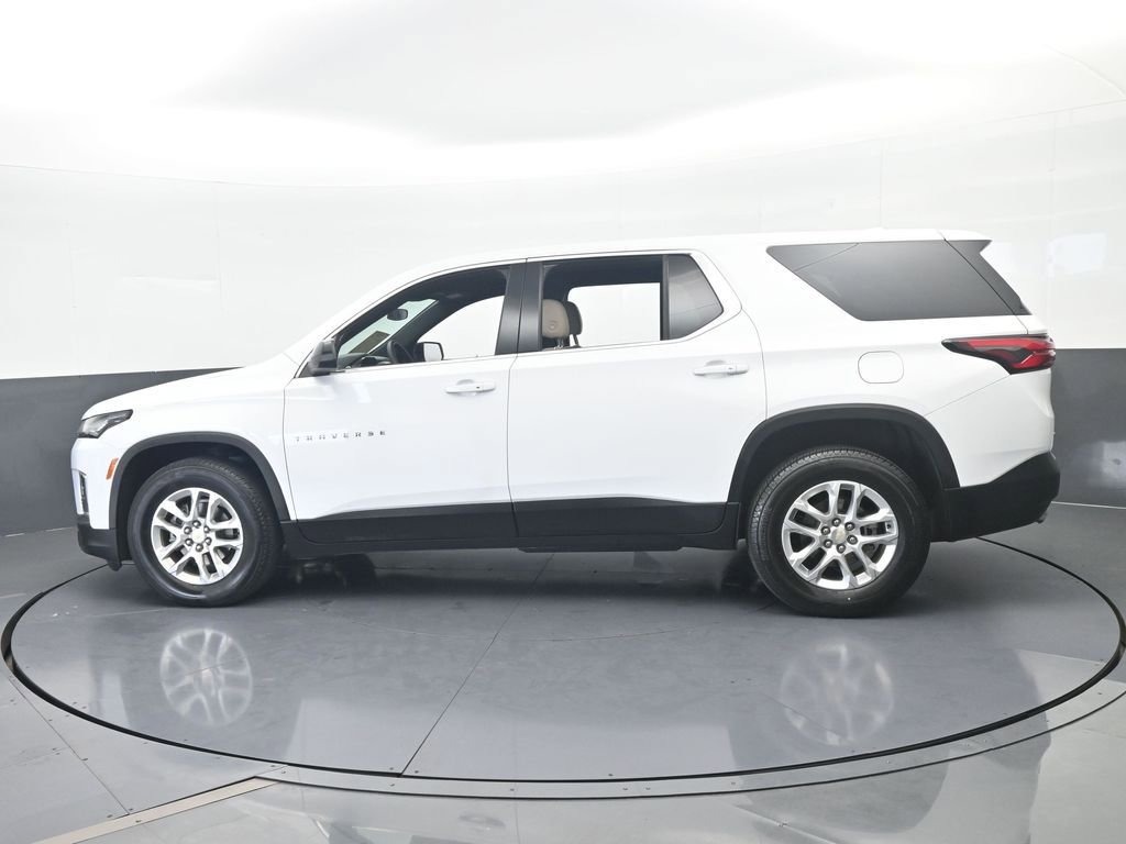 Used 2023 Chevrolet Traverse LS image 3