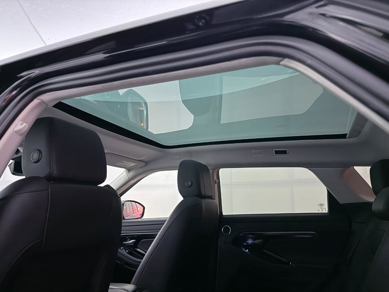 Used 2020 Land Rover Range Rover Evoque SE AWD/4WD image 23