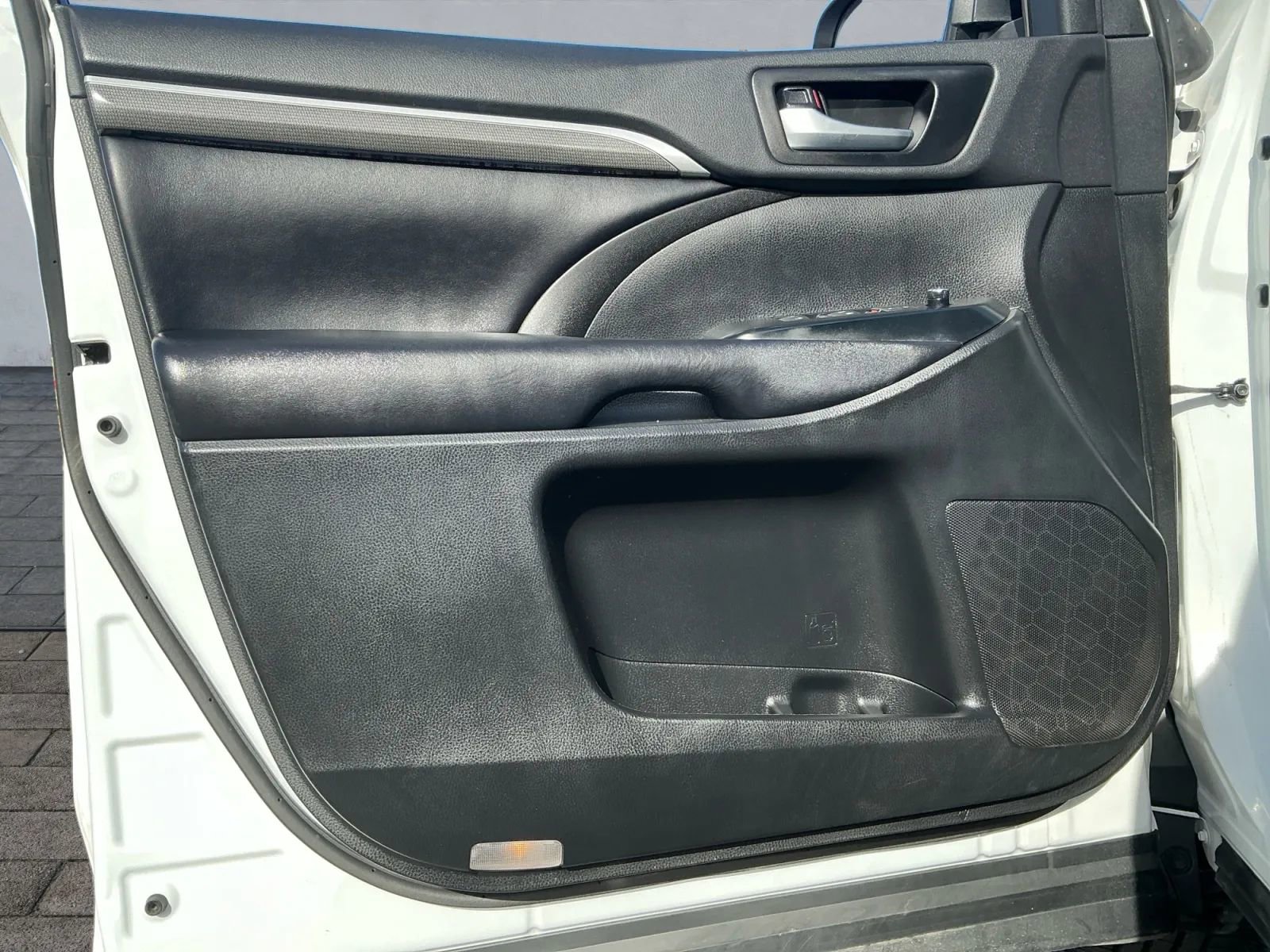 Used 2019 Toyota Highlander SE image 10