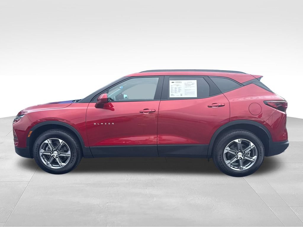 Used 2024 Chevrolet Blazer LT w/ Convenience Package FWD image 2