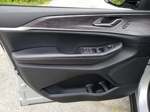 Used 2023 Jeep Grand Cherokee L Limited image 11