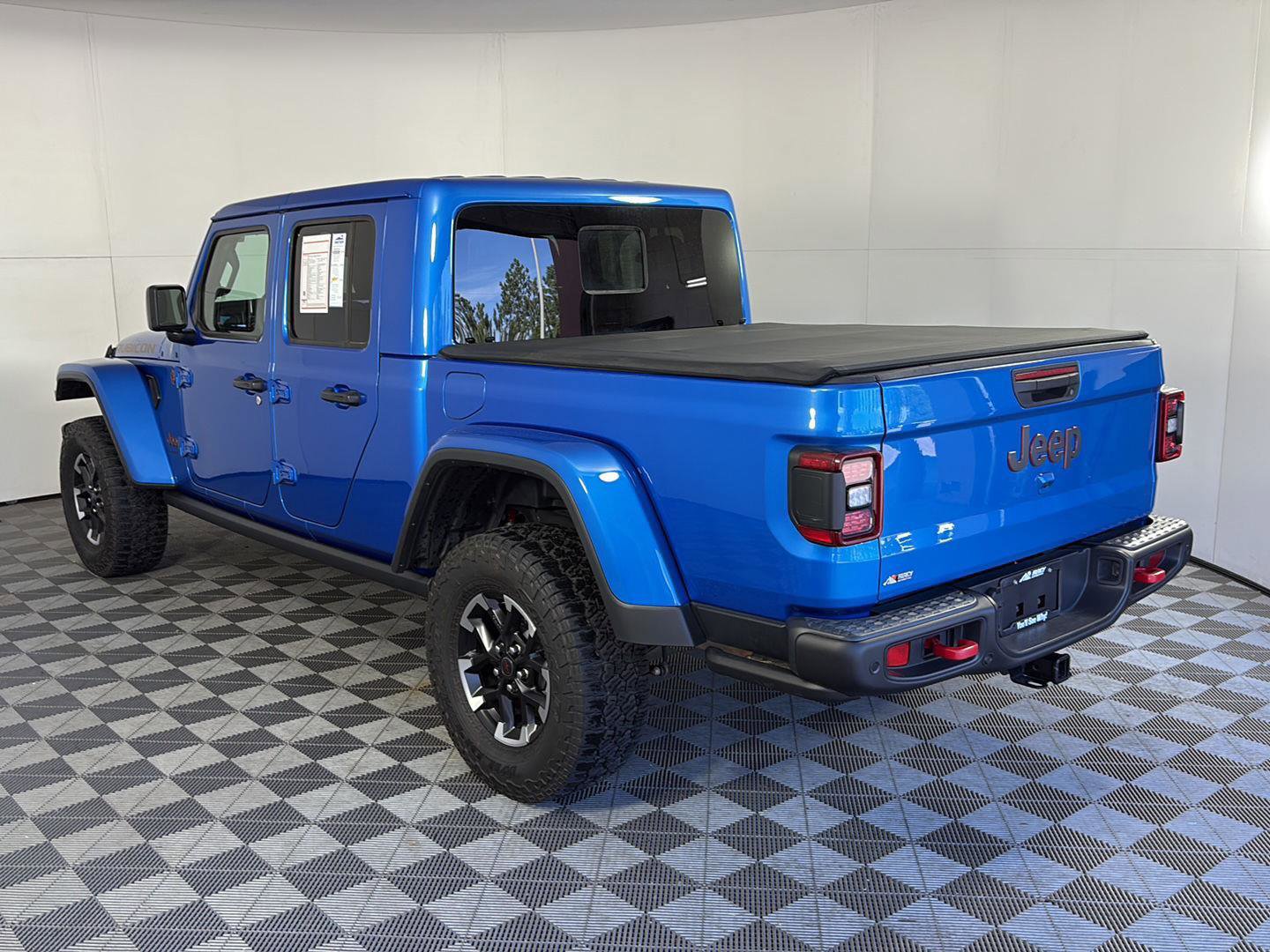 Used 2024 Jeep Gladiator Rubicon image 7