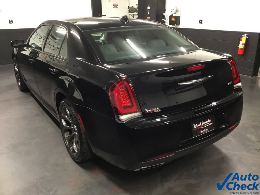 Used 2018 Chrysler 300 Touring w/ Sport Appearance Package RWD image 7