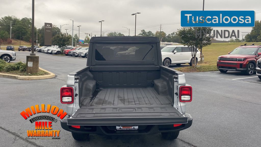 Used 2023 Jeep Gladiator Sport image 11