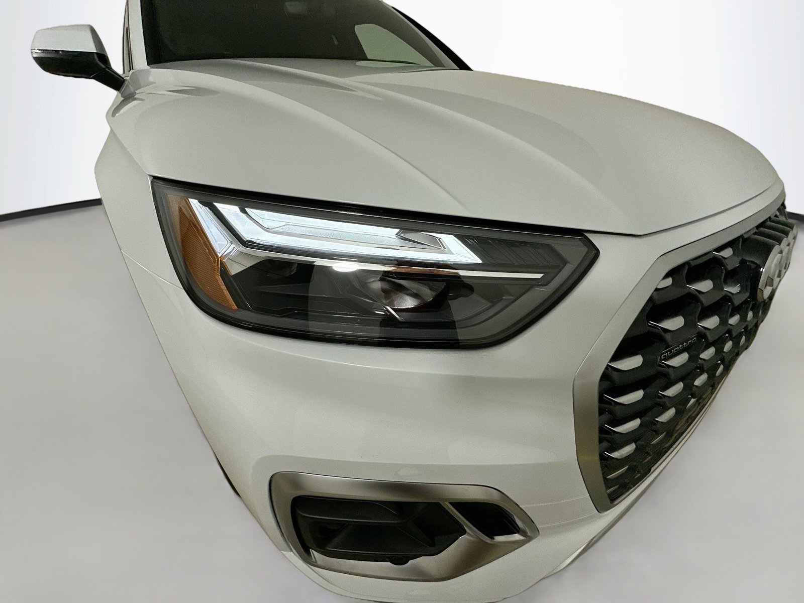 Used 2025 Audi Q5 2.0T Premium Plus w/ Premium Plus Package AWD/4WD image 9