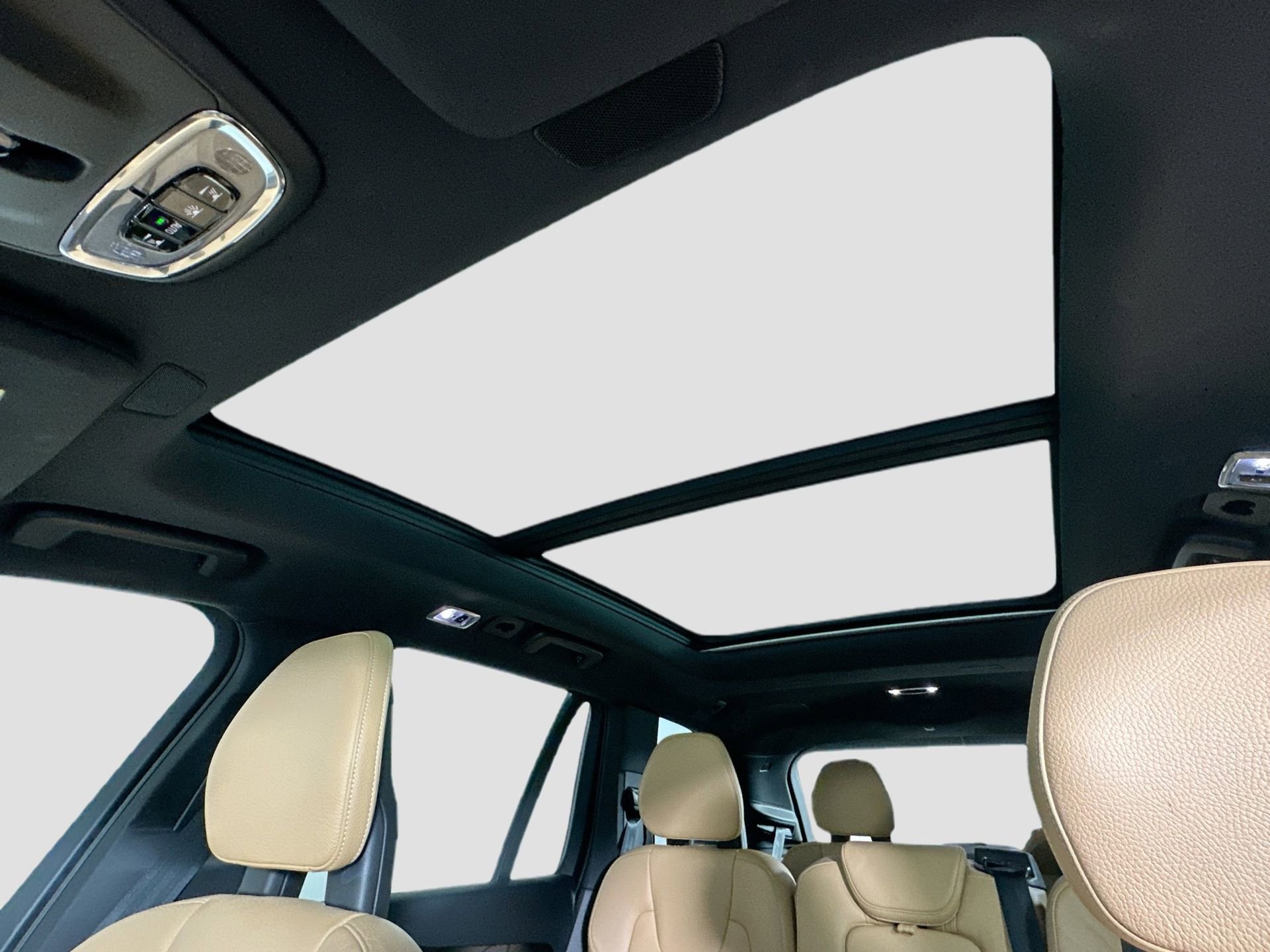 Used 2018 Volvo XC90 T6 Momentum w/ Convenience Package image 22