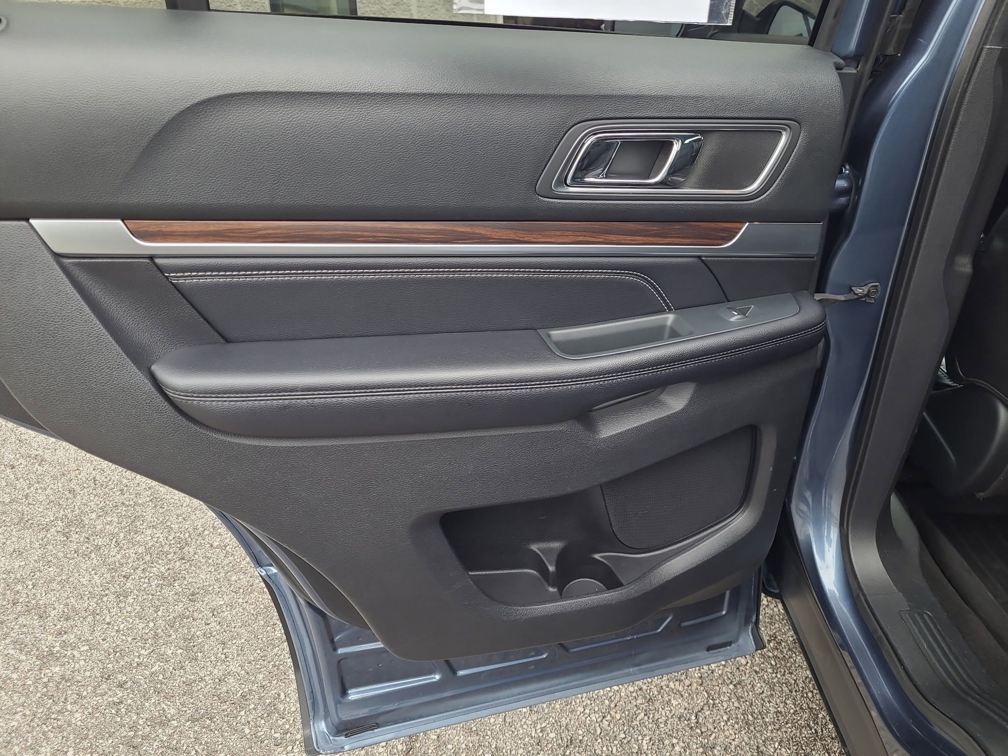 Used 2018 Ford Explorer Limited w/ Equipment Group 301A image 26