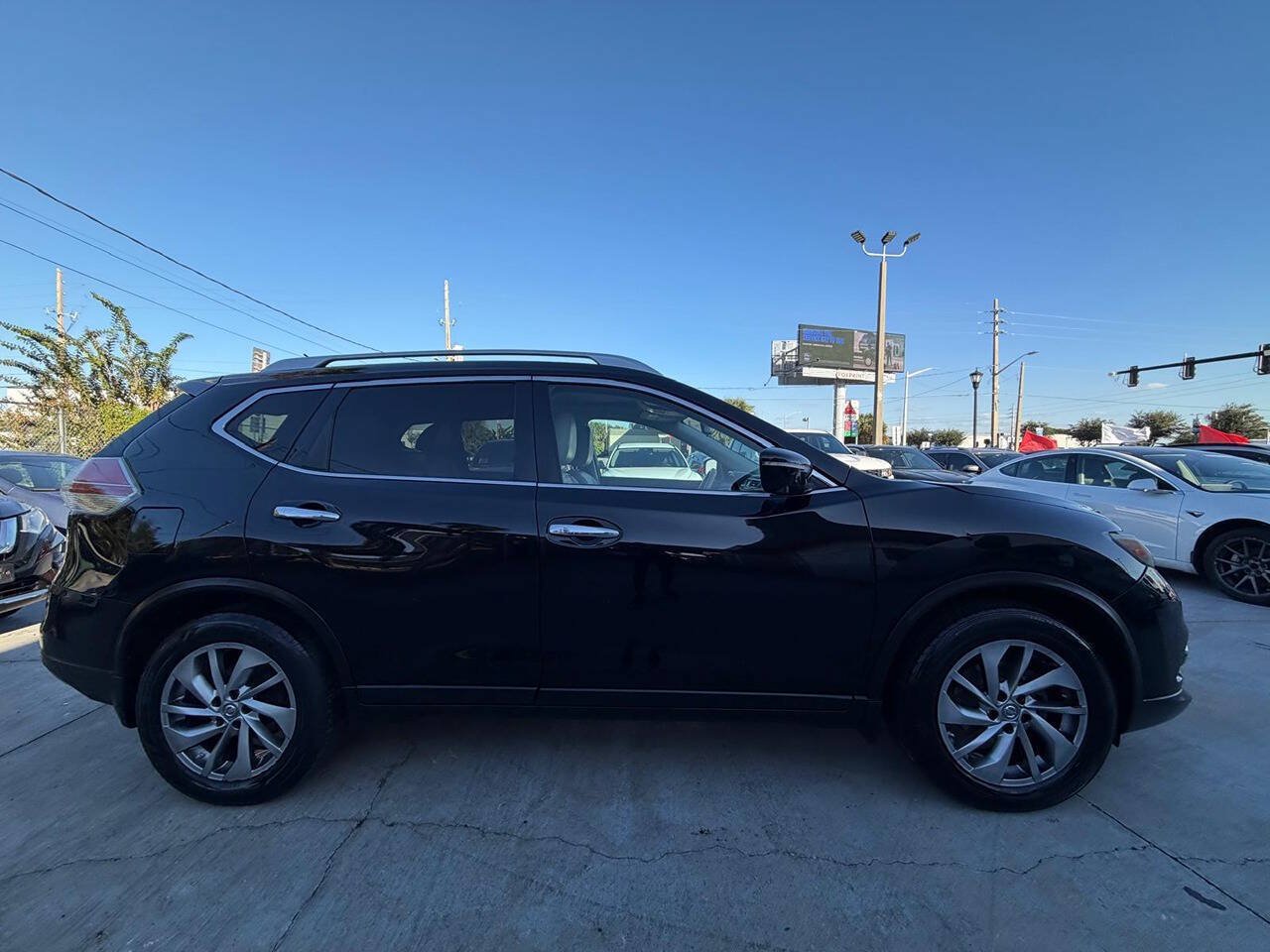 Used 2015 Nissan Rogue SL w/ SL Premium Package FWD image 4