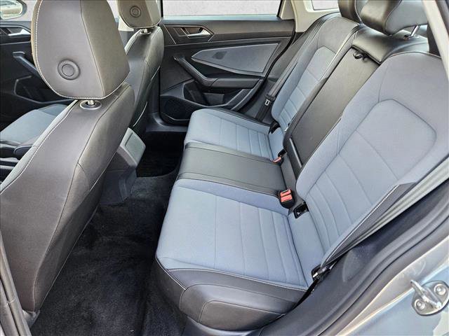 Used 2025 Volkswagen Jetta SE image 18