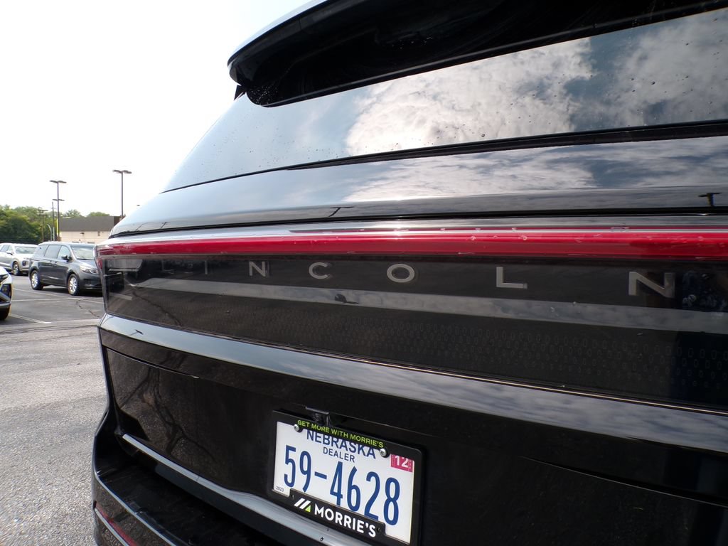 Used 2025 Lincoln Navigator Reserve w/ Jet Appearance Package AWD/4WD image 14