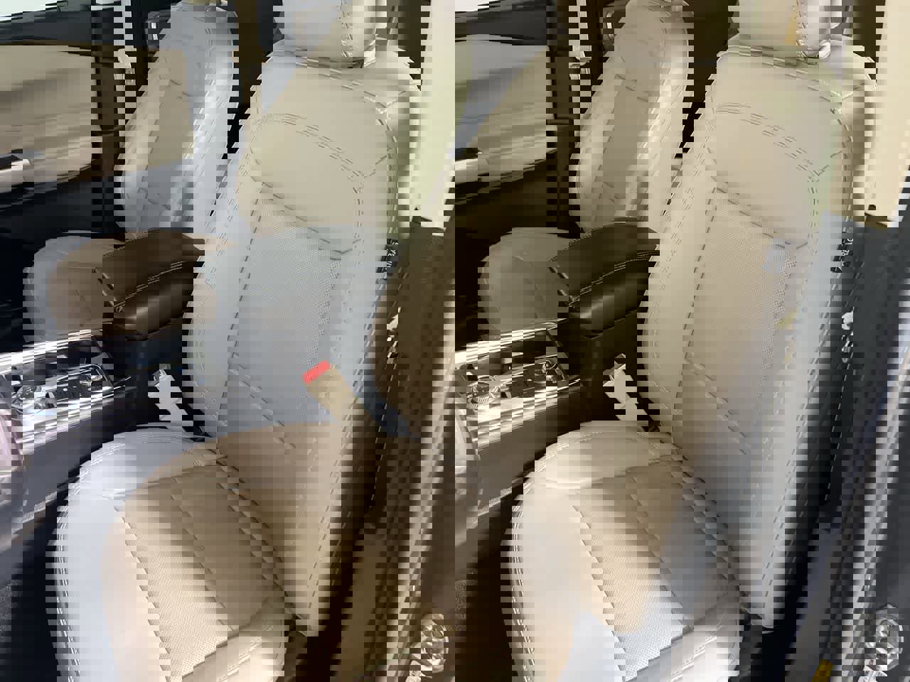 Used 2021 Ford Explorer Limited w/ Equipment Group 301A image 15