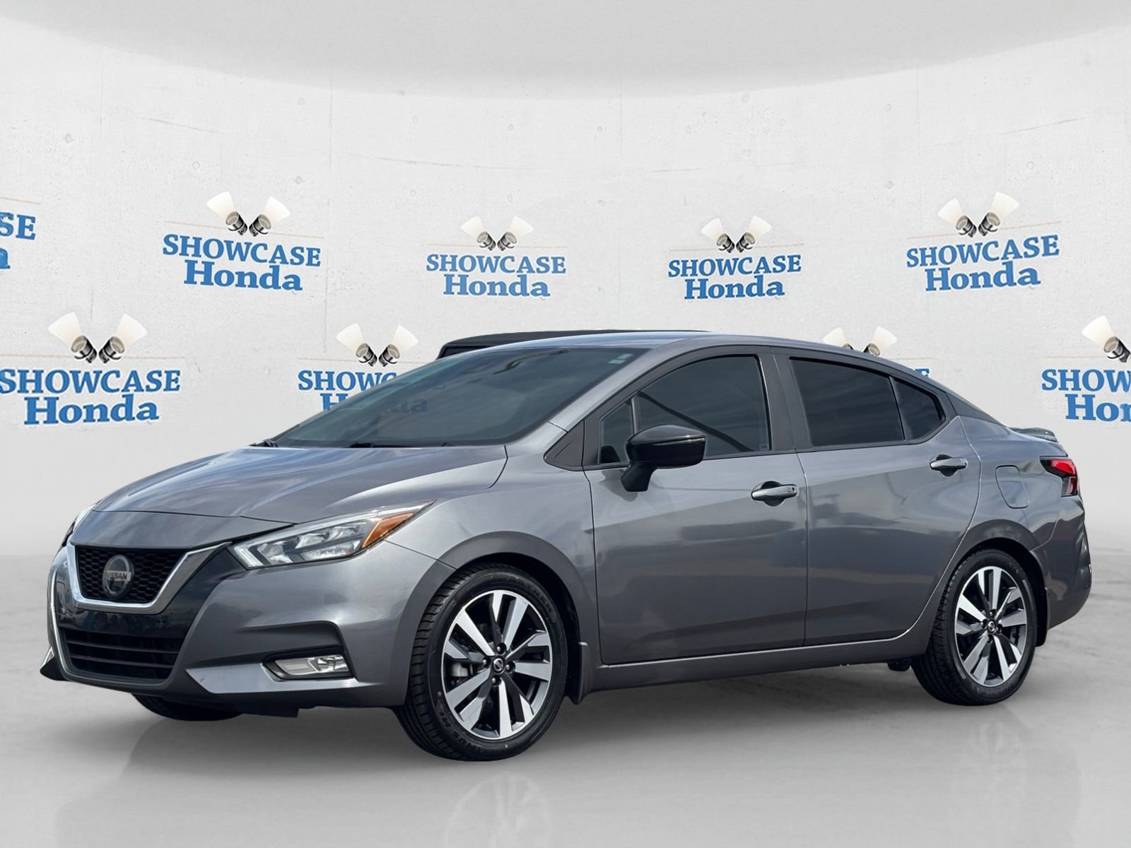 Used 2020 Nissan Versa SR w/ Convenience Package image 2