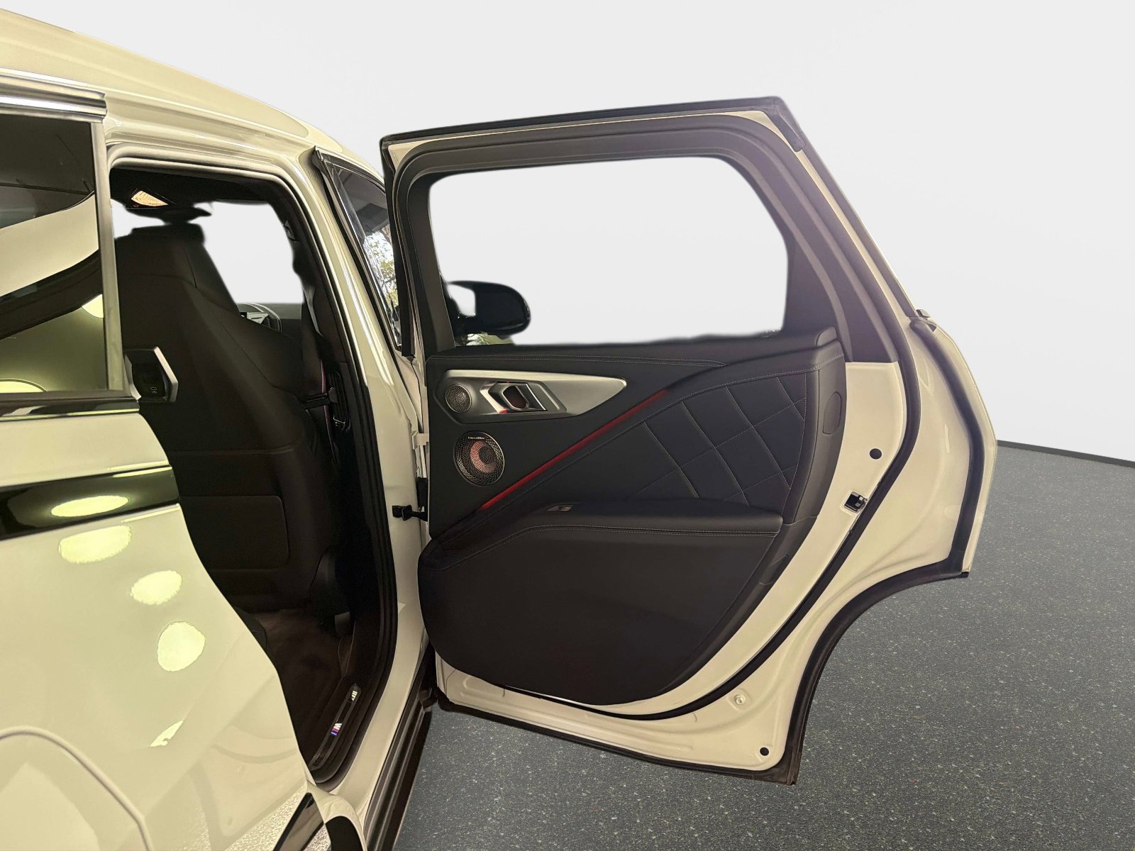 Used 2025 BMW XM image 26