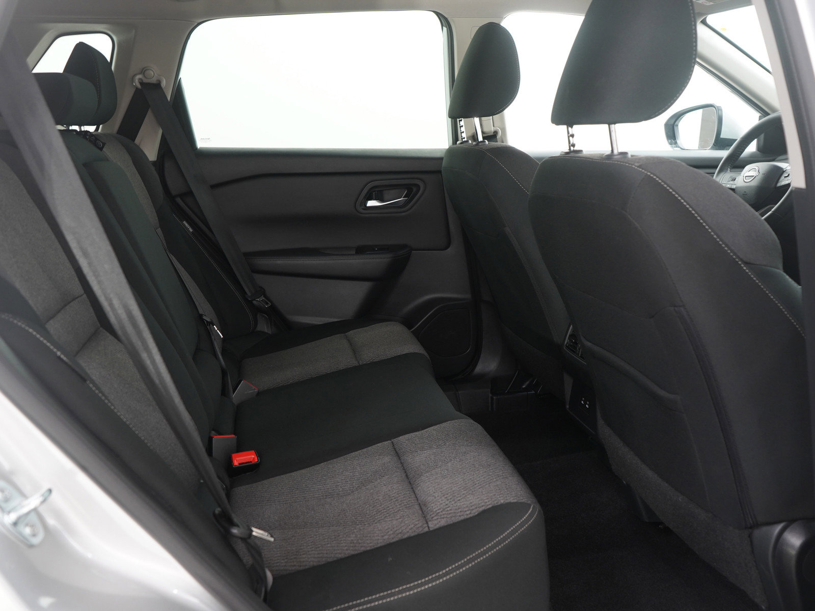 Used 2025 Nissan Rogue SV image 12