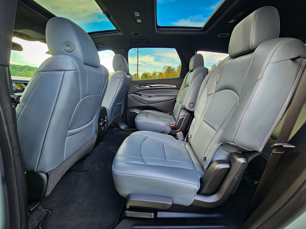 Used 2023 Buick Enclave Essence w/ Experience Buick Package AWD/4WD image 31
