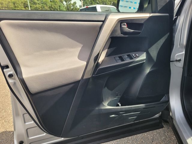 Used 2015 Toyota RAV4 LE FWD image 16