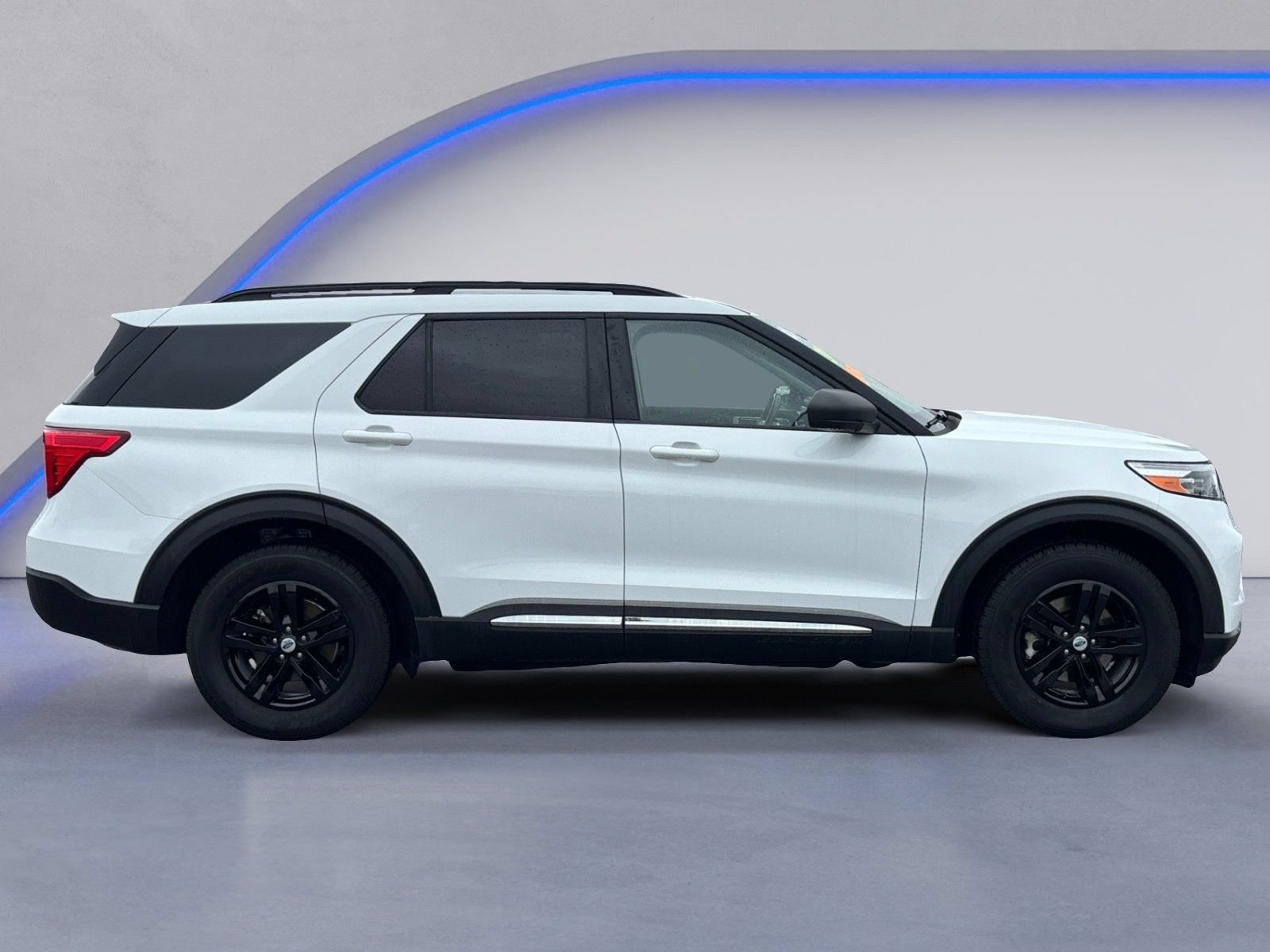 Used 2023 Ford Explorer XLT w/ Equipment Group 202A AWD/4WD image 10