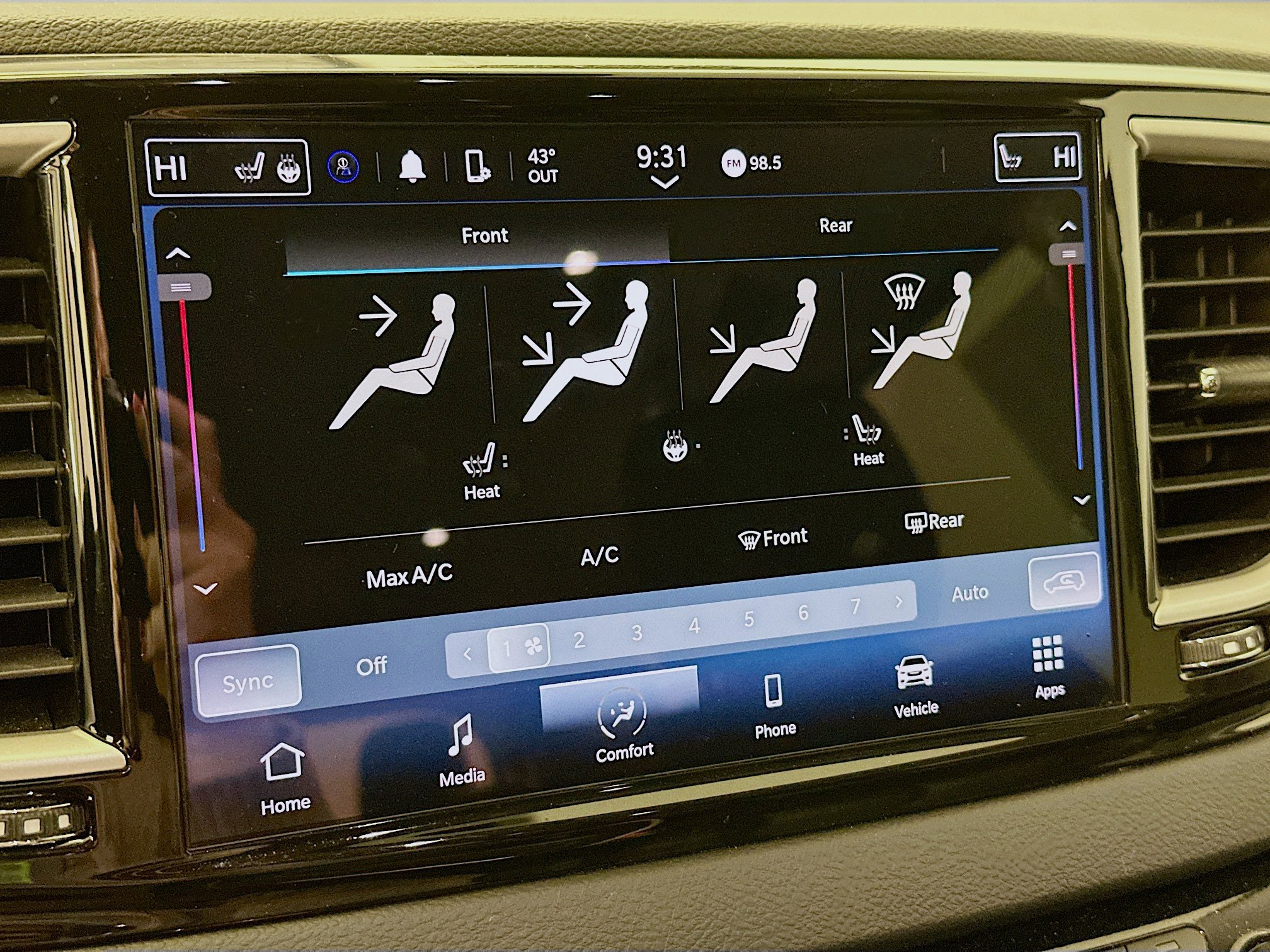 Used 2024 Chrysler Pacifica Touring-L image 23